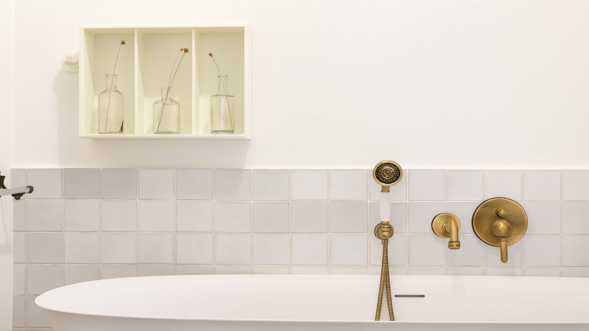 Standard Shower Size in Australia: Full Guide