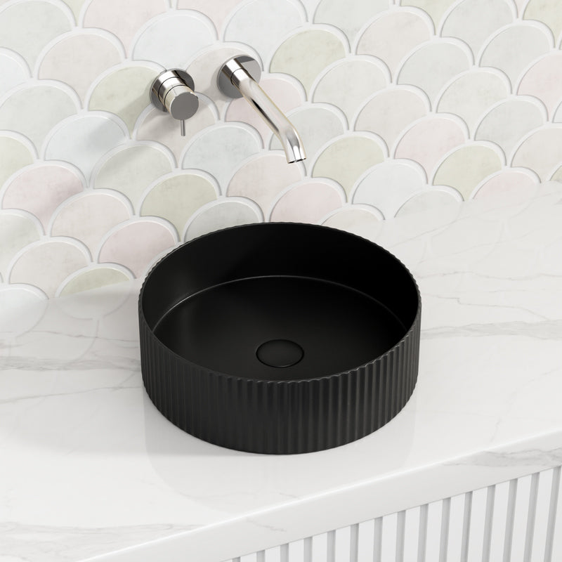 360x360x115 毫米圆形 Bellevue 凹槽陶瓷盆哑光黑色