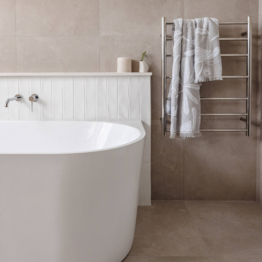 ThermoGroup 600x800x122mm 12V Straight Round Ladder Heated Towel Rail 7 Bars Variant Colour Available